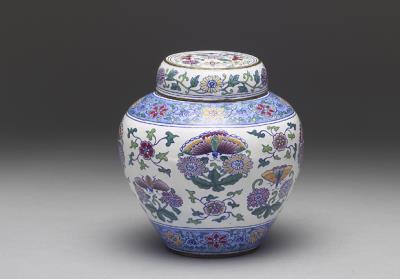 图片[2]-Copper lidded jar with flowers and butterflies decoration in painted enamels on a white glaze ground, Yongzheng reign (1723-1735), Qing dynasty-China Archive